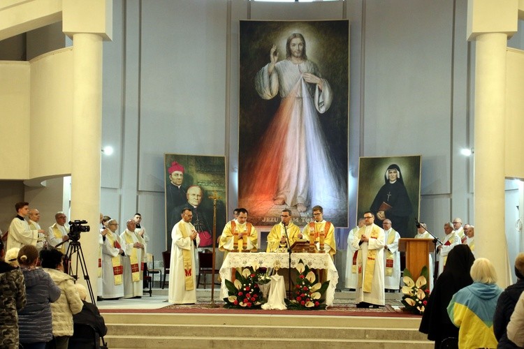 Uroczystość ku czci św. s. Faustyny w Sanktuarium Bożego Miłosierdzia w Płocku