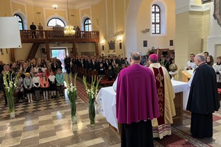 Ks. biskup Mirosław Milewski: warto patrzeć w niebo, gdzie jest Bóg