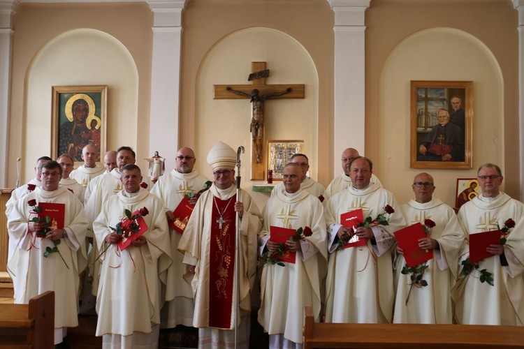 Księża diecezji płockiej podziękowali za 25 lat kapłaństwa