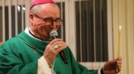 Biskup płocki modlił się z chorymi i pracownikami szpitala w Ciechanowie 