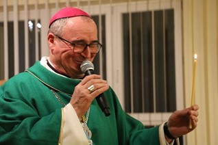 Biskup płocki modlił się z chorymi i pracownikami szpitala w Ciechanowie 