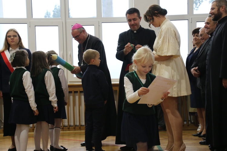 Ks. biskup Szymon Stułkowski do uczniów: przyjmijcie styl życia Ewangelią 