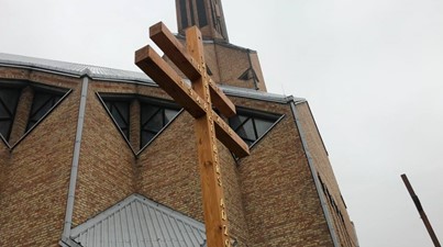 Poświęcenie krzyża morowego w parafii św. Piotra Apostoła w Ciechanowie