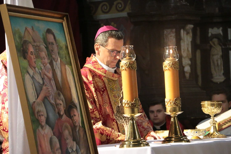 W diecezji płockiej zakończyła się peregrynacja relikwii bł. Rodziny Ulmów