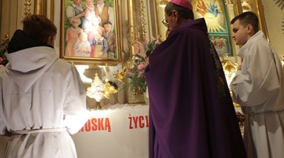 Ks. biskup Mirosław Milewski: Pan Bóg wybrał Ulmów, żeby pokazali, jak żyć Ewangelią