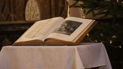 Ks. biskup Szymon Stułkowski: Biblia jest jak mapa, która pokazuje drogi do Boga