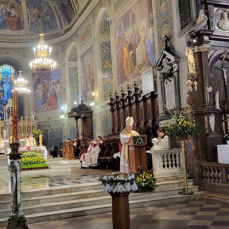 Ks. biskup Roman Marcinkowski na rezurekcji: Bóg w Europie jeszcze nie umarł, On potrzebuje naszego świadectwa