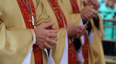 Biskupi: Profanacje to brak poszanowania dla wiernych