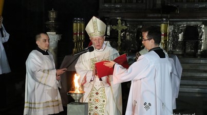 Liturgia Wigilii Paschalnej w katedrze płockiej